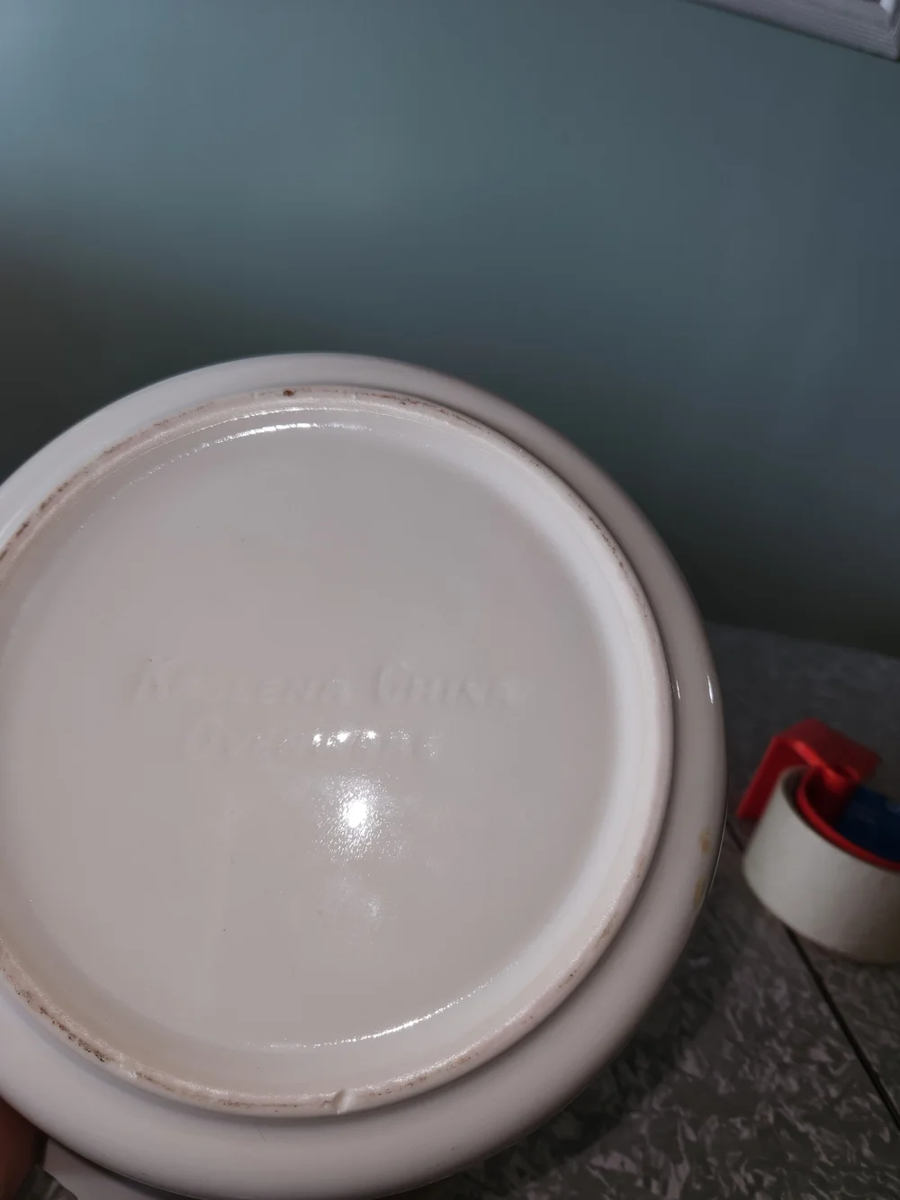 White Ceramic Covered Casserole Dish - Classic Home Kitchen